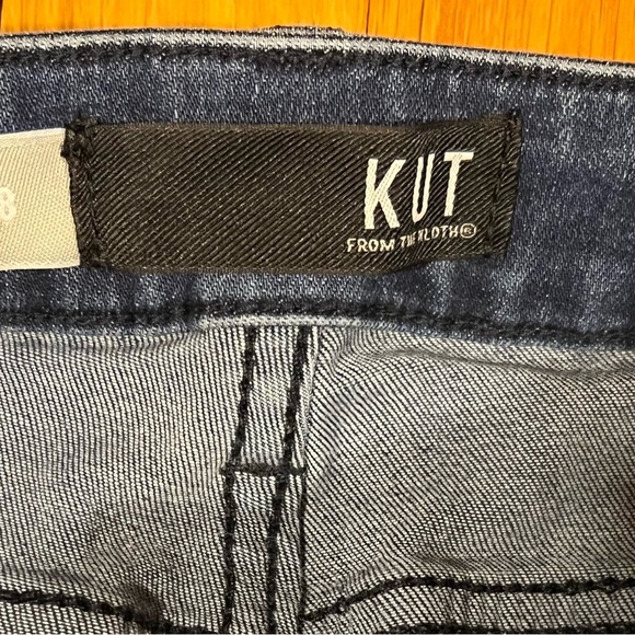 Kut From the Kloth Distressed Ankle Skinny High Rise Jean. Size 8 - Picture 6 of 7